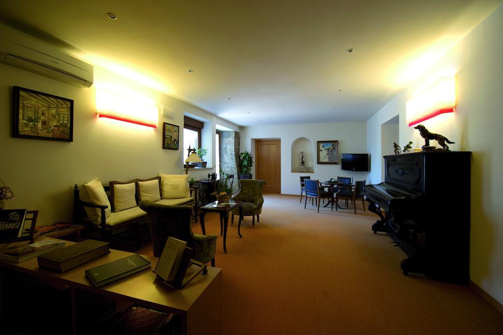 Hostal Palouet De Segarra エクステリア 写真