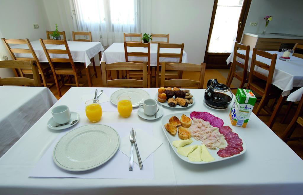 Hostal Palouet De Segarra エクステリア 写真