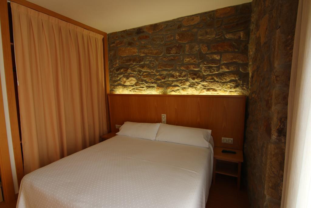 Hostal Palouet De Segarra エクステリア 写真